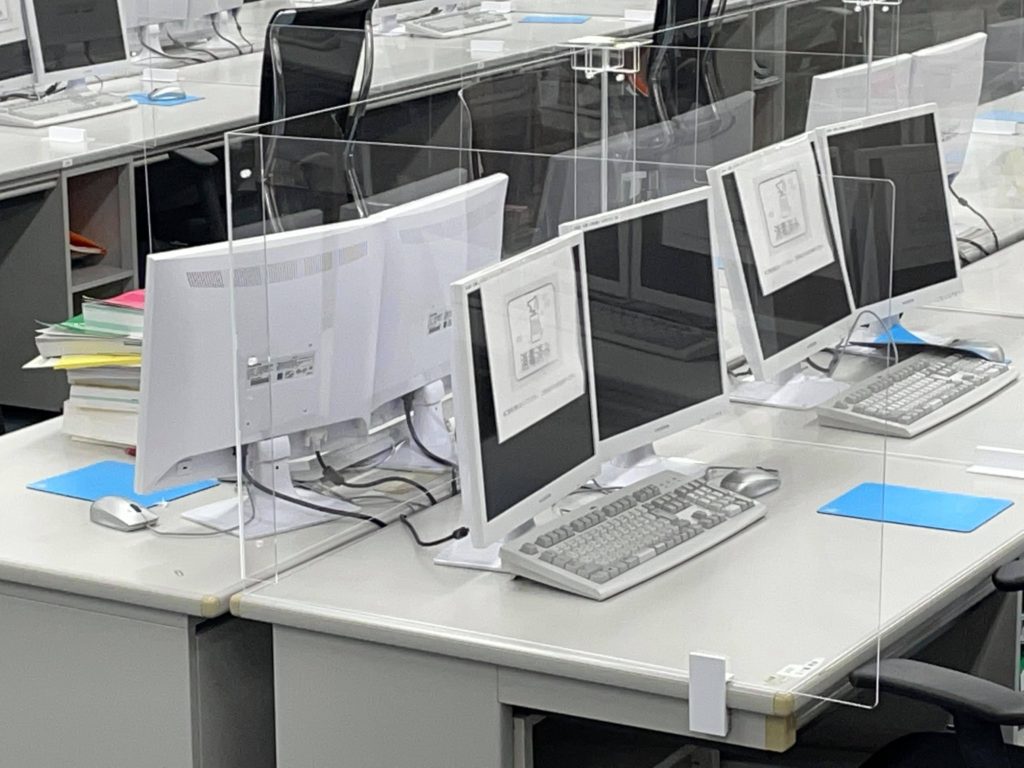 オフィス 会議室 飛沫防止パネル 札幌 プラスチック加工 株式会社アイドウ 短納期 アクリル