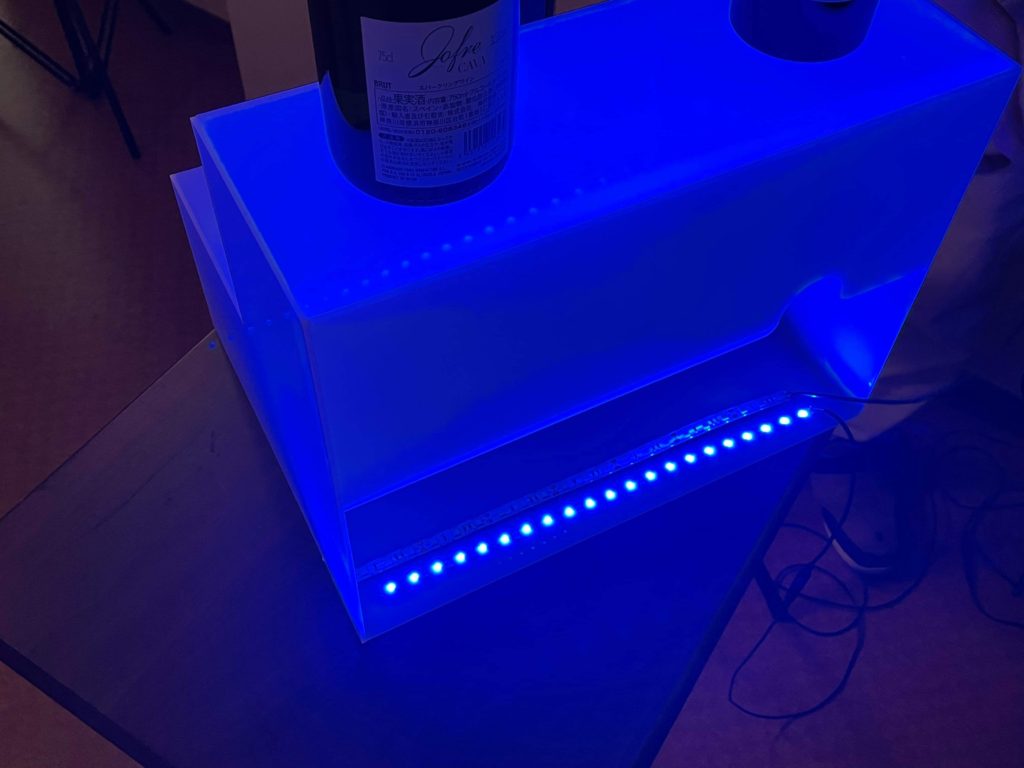 光る什器 LED 商品ディスプレイ アイドウ プラスチック加工 オーダーメイド